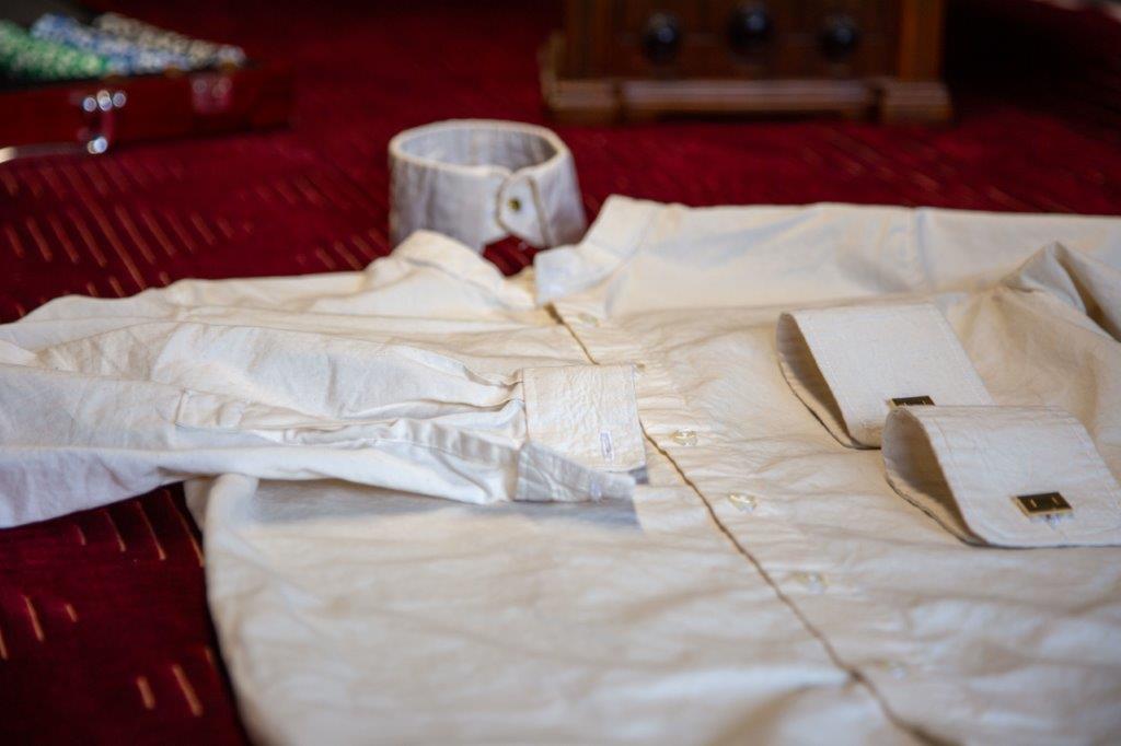 Button-up shirt with collar and cuffs detached