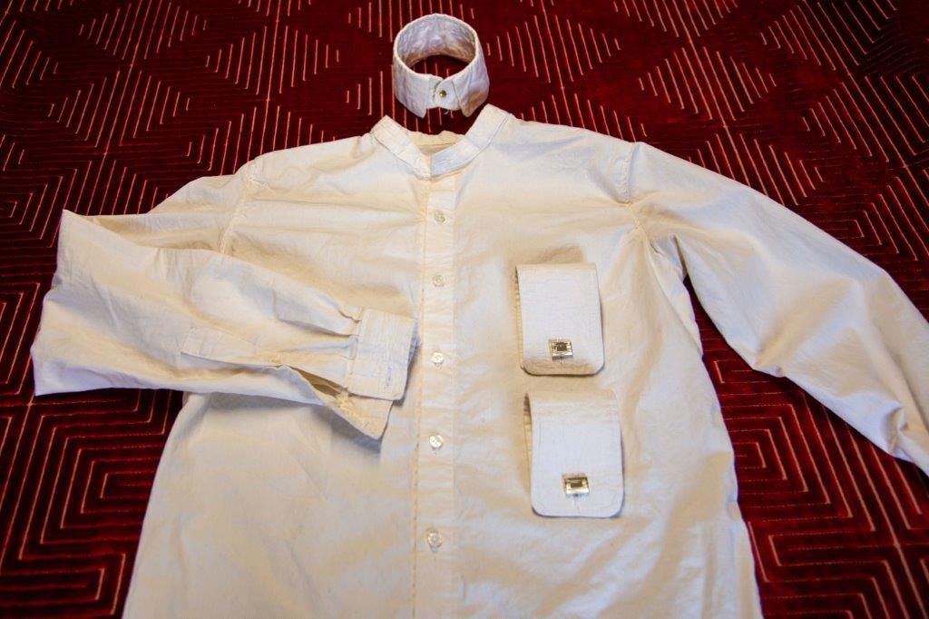 Button-up shirt with 
                                collar and cuffs detached